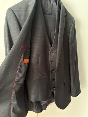 Men's Gray Plaid 3-Piece Suit - Classic Tailored Fit